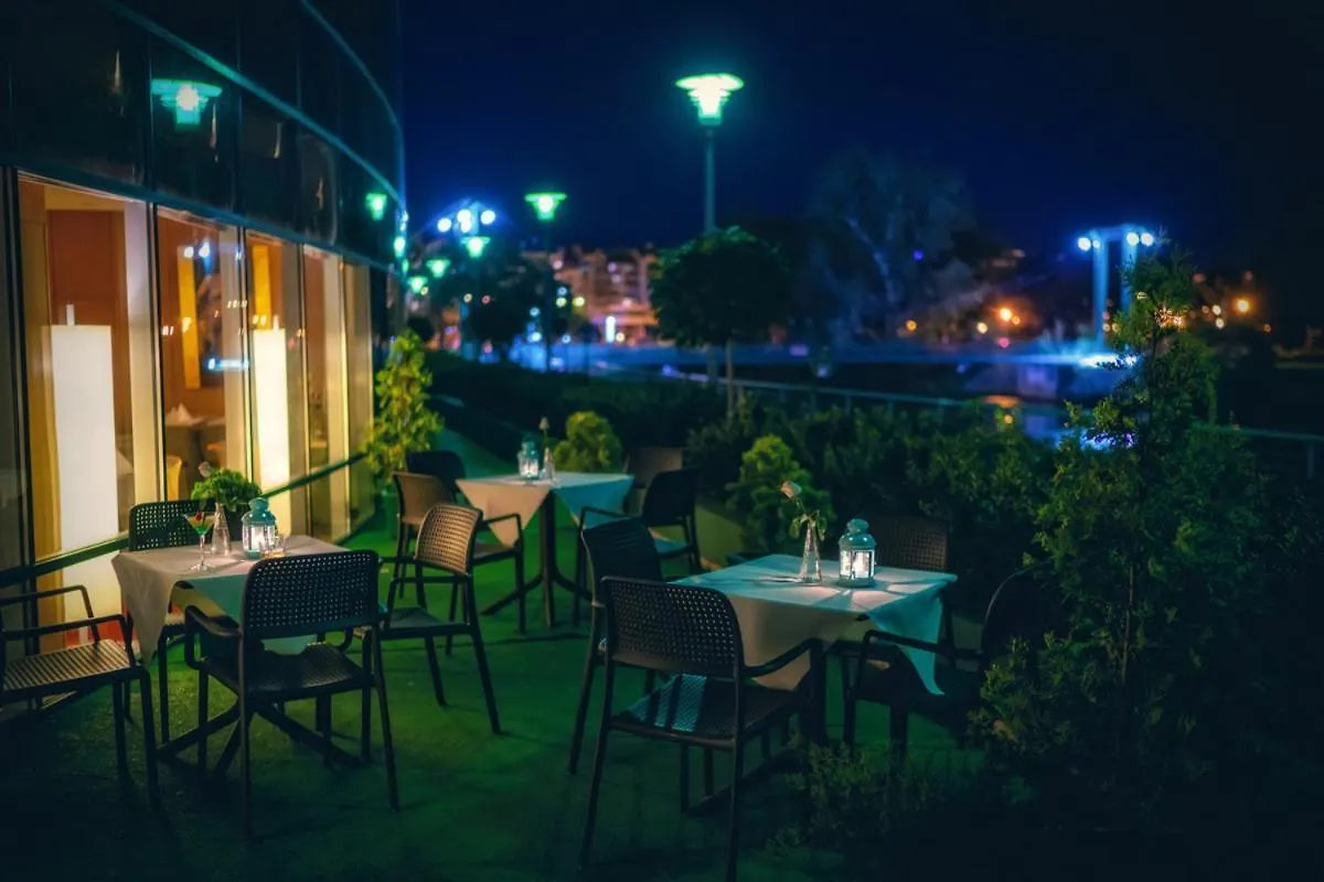 Boulevard Drobnera Residence - Apartamenty Z Widokiem Na Odre Wrocław 0*,  Polska
