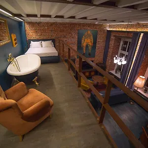  Hostel Moho L